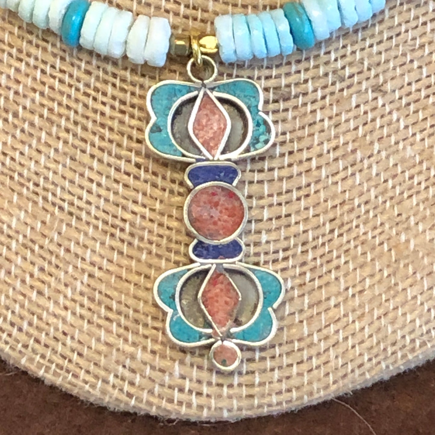 Shell and Howlite Pendant Necklace