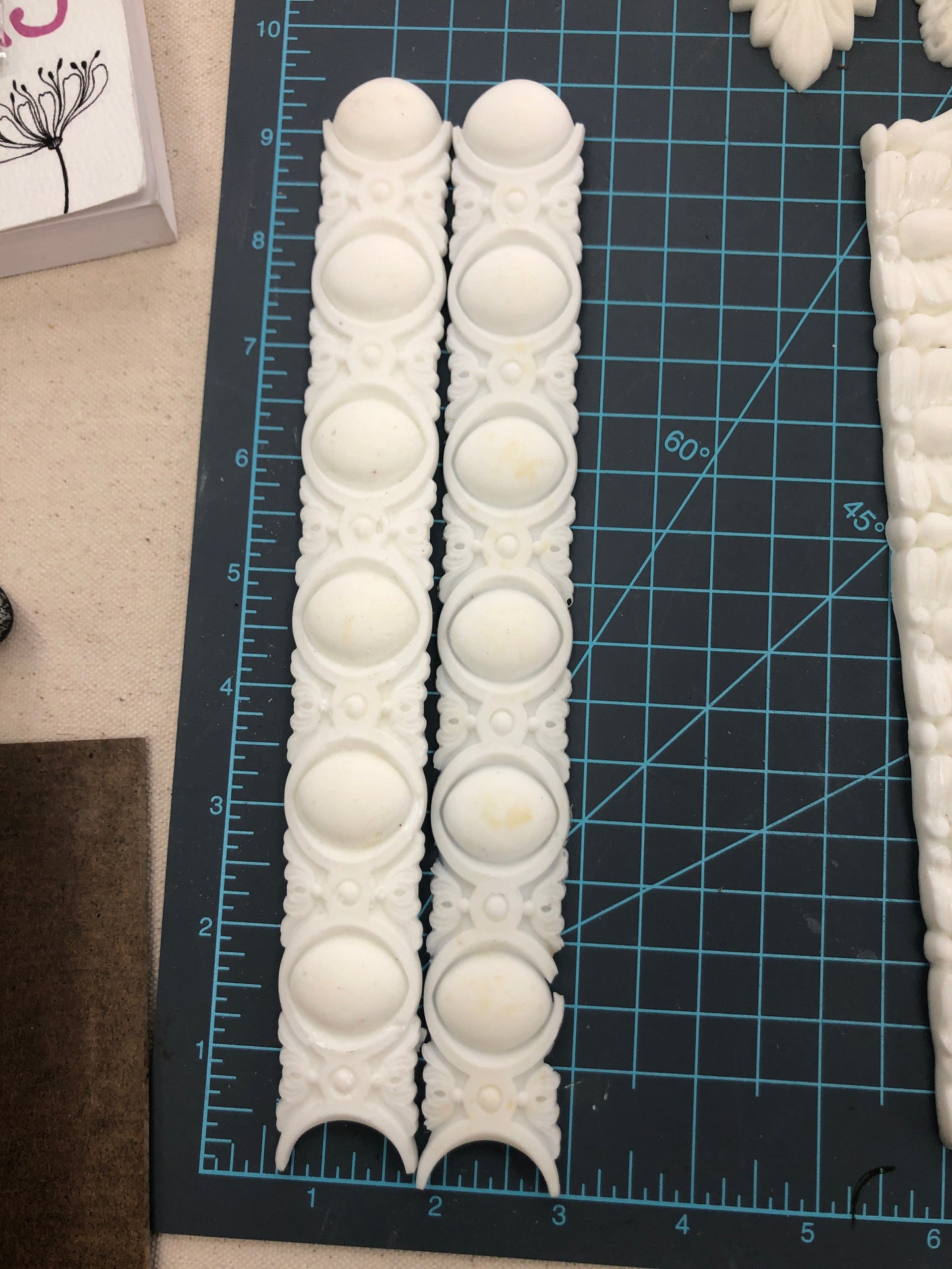 Pre-Cast Mould, Resin, Mould from Trimmings 3 IOD, Set of 2