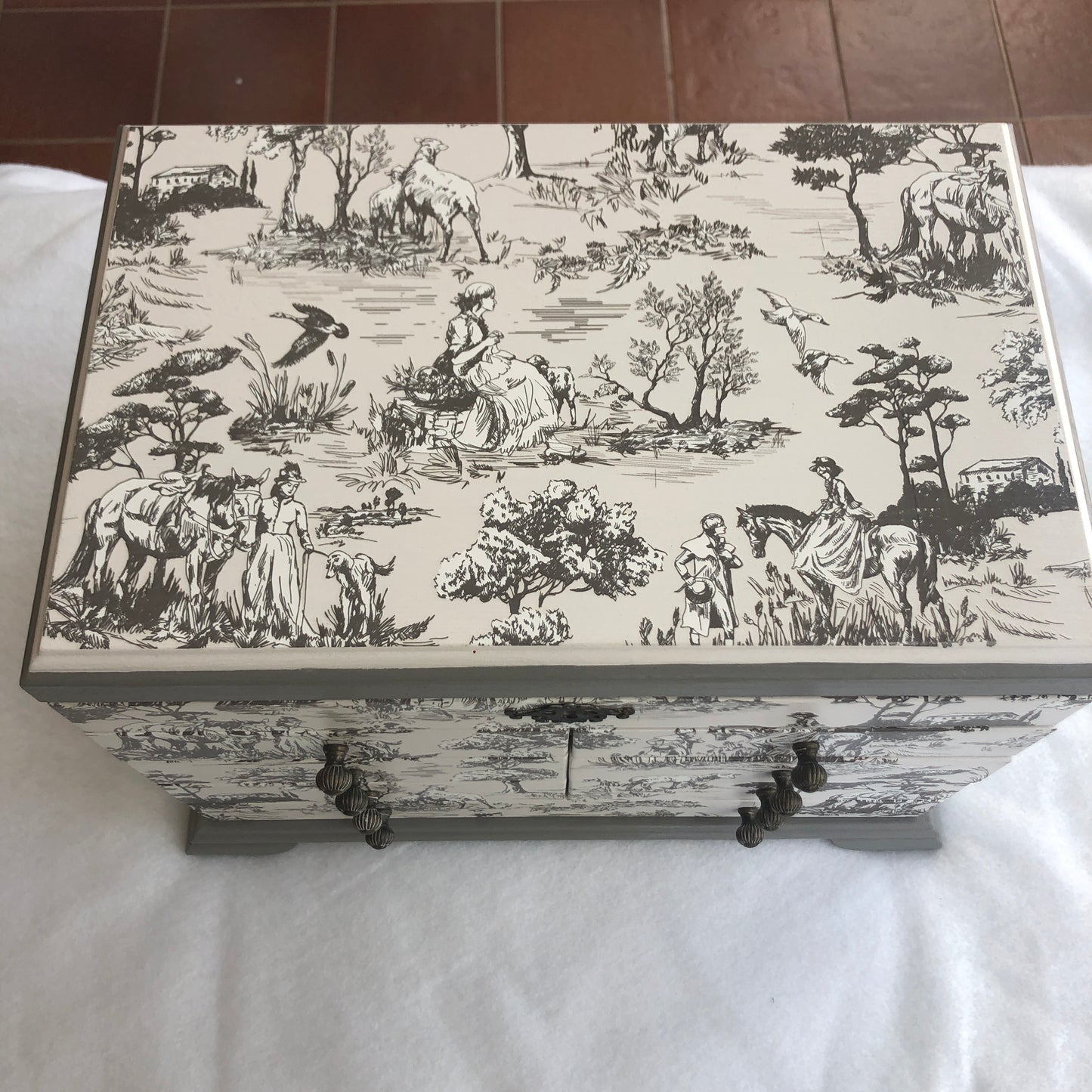 French Country Toile Jewelry Box, Thomas Museum Series, Table Top, Hand Painted, Gray and White, Vintage, European