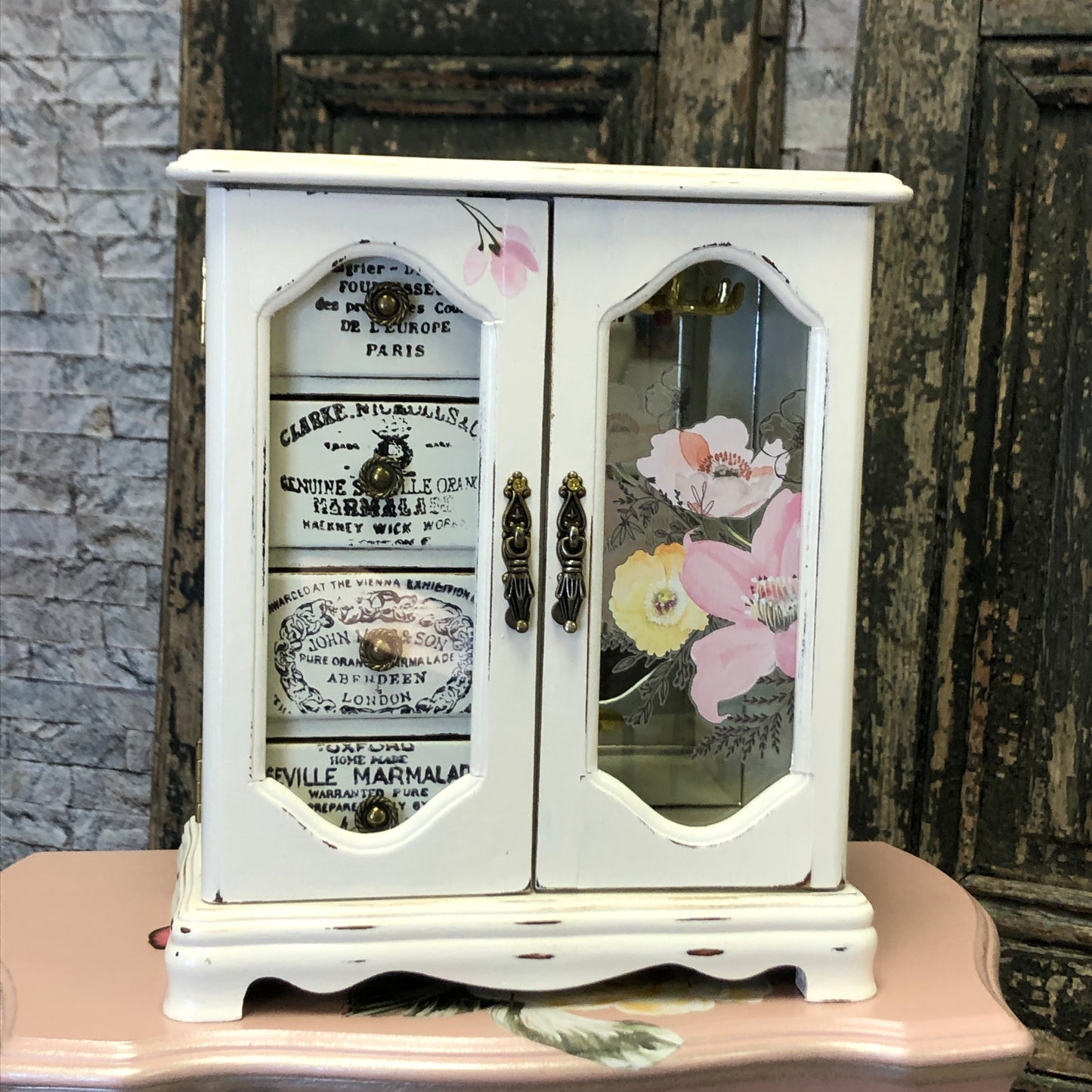 Meet Cutie, Table Top Jewelry Box