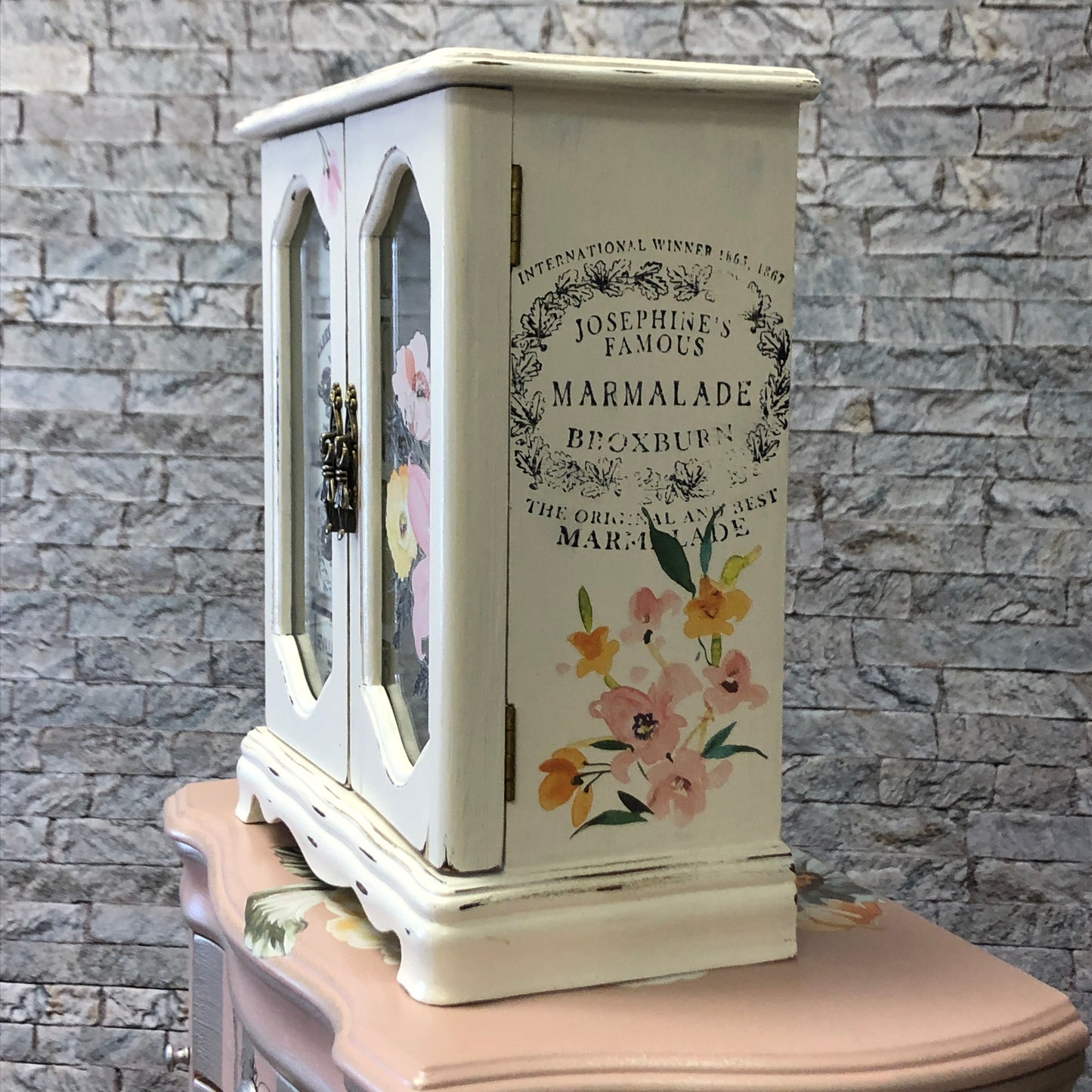 Meet Cutie, Table Top Jewelry Box