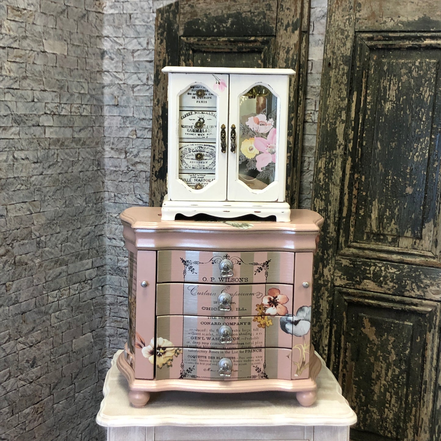 Meet Cutie, Table Top Jewelry Box
