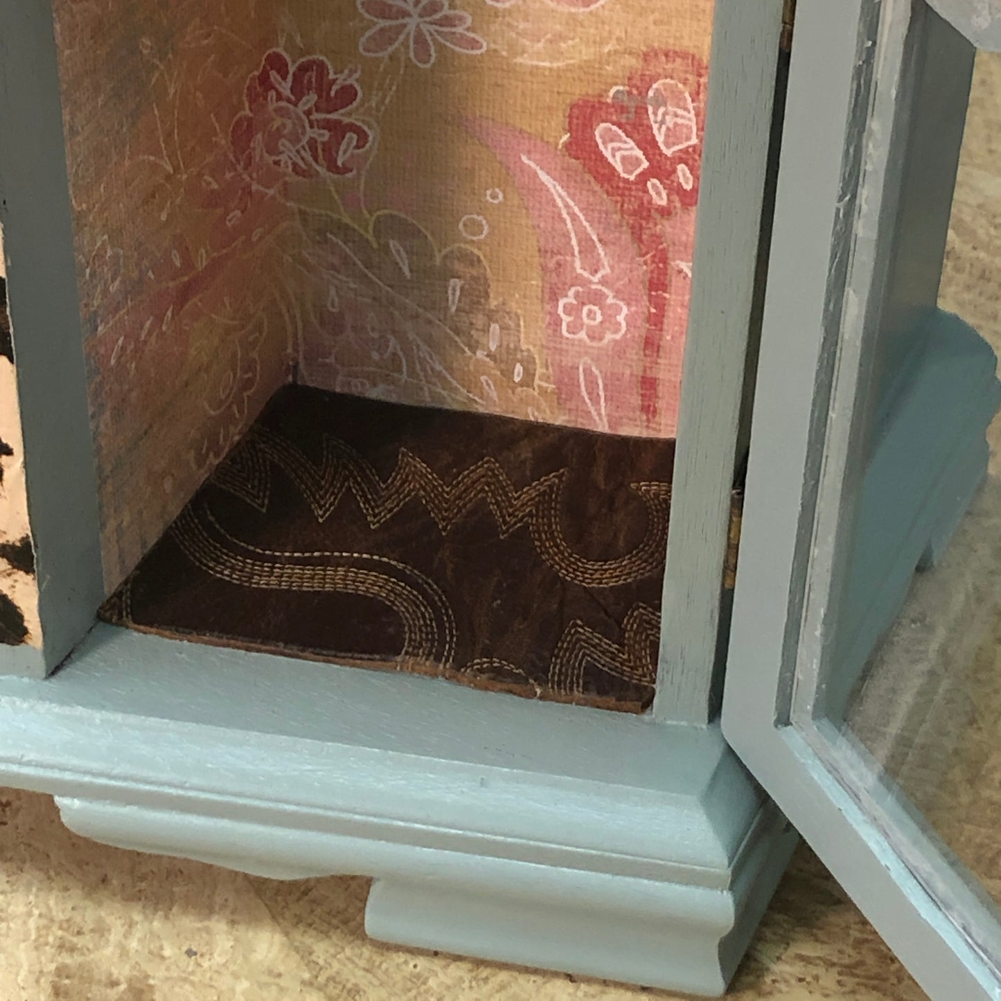 Meet Cowgirl, Table Top Jewelry Box