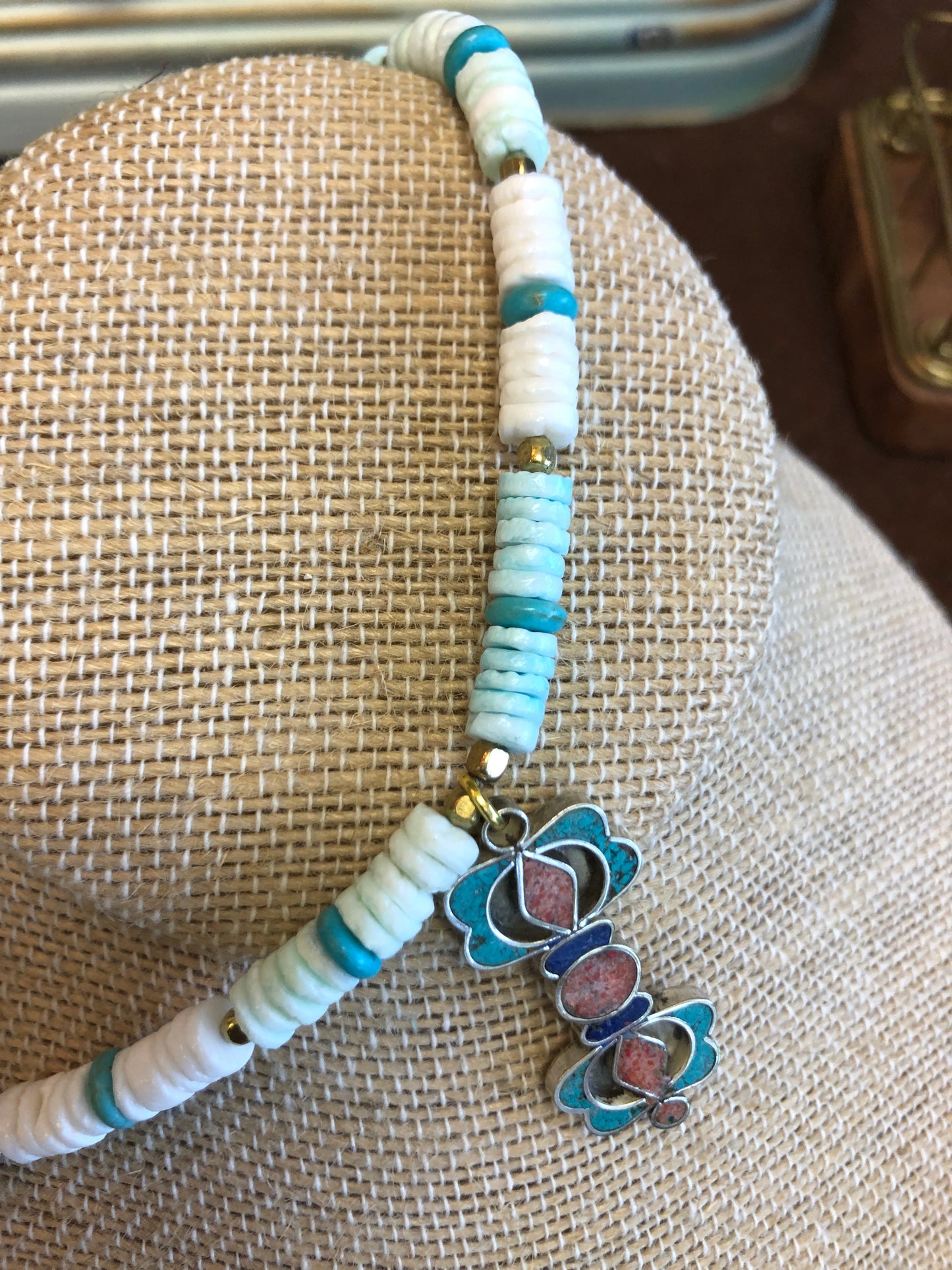 Shell and Howlite Pendant Necklace